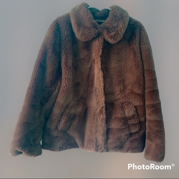 NWOT Urban Outfitters Oversized Faux Fur Coat - Picture 2 of 9
